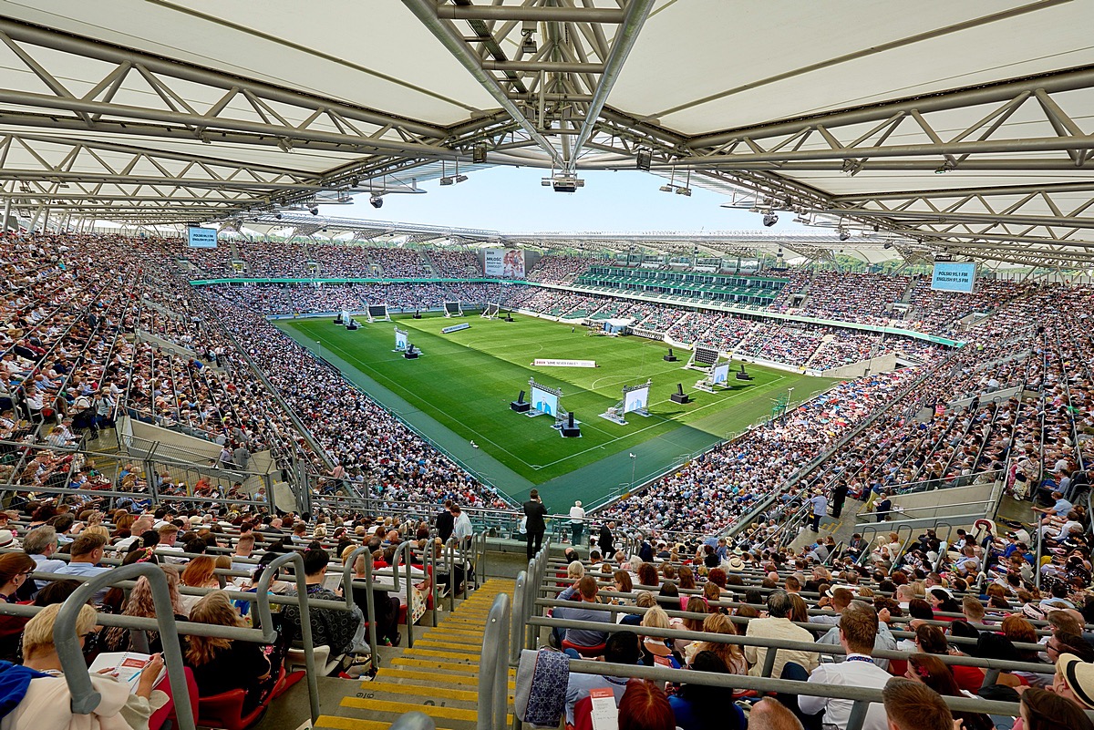 Tysi Cy Wiadk W Jehowy Na Stadionie Legii Odby Si Mi Dzynarodowy