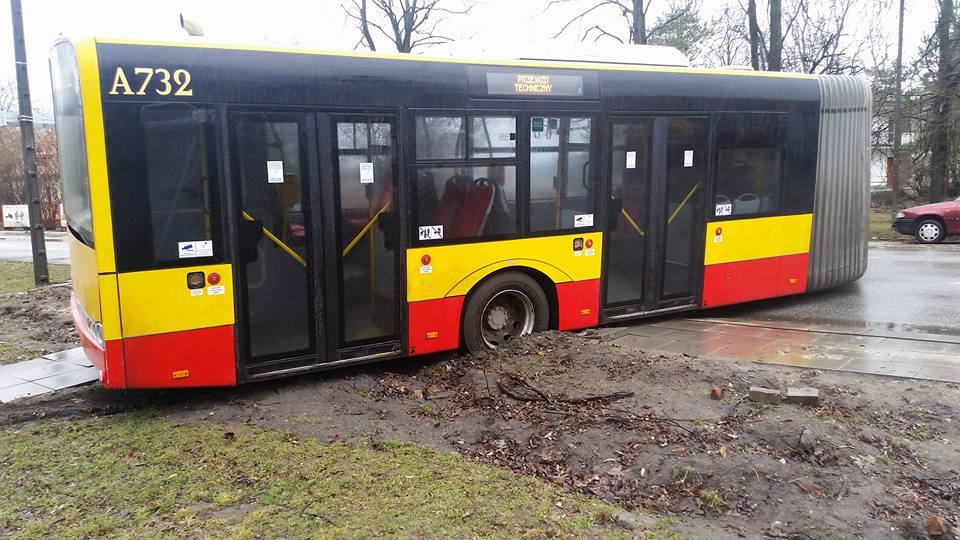 Fot. 105 - NIE dla skrócenia trasy. Protest radnych Gręziaka i Oborskiego