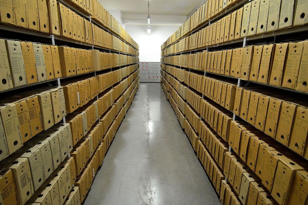 Archiwum w dawnej siedzibie IPN przy ul. Towarowej 28 (zdjęcie archiwalne). Fot. Adrian Grycuk