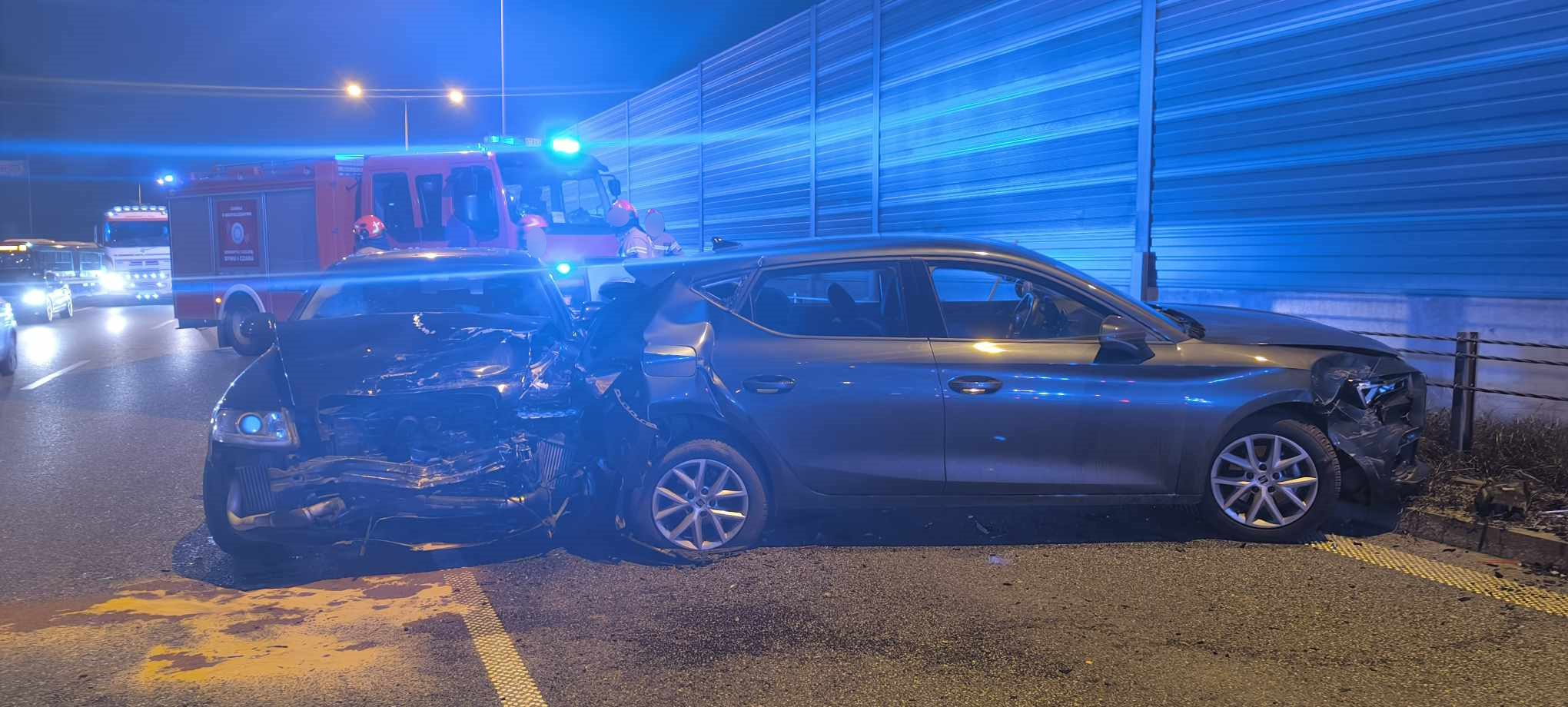 Uwaga! Zderzenie trzech samochodów na trasie S8. Są ranni. Poważne utrudnienia