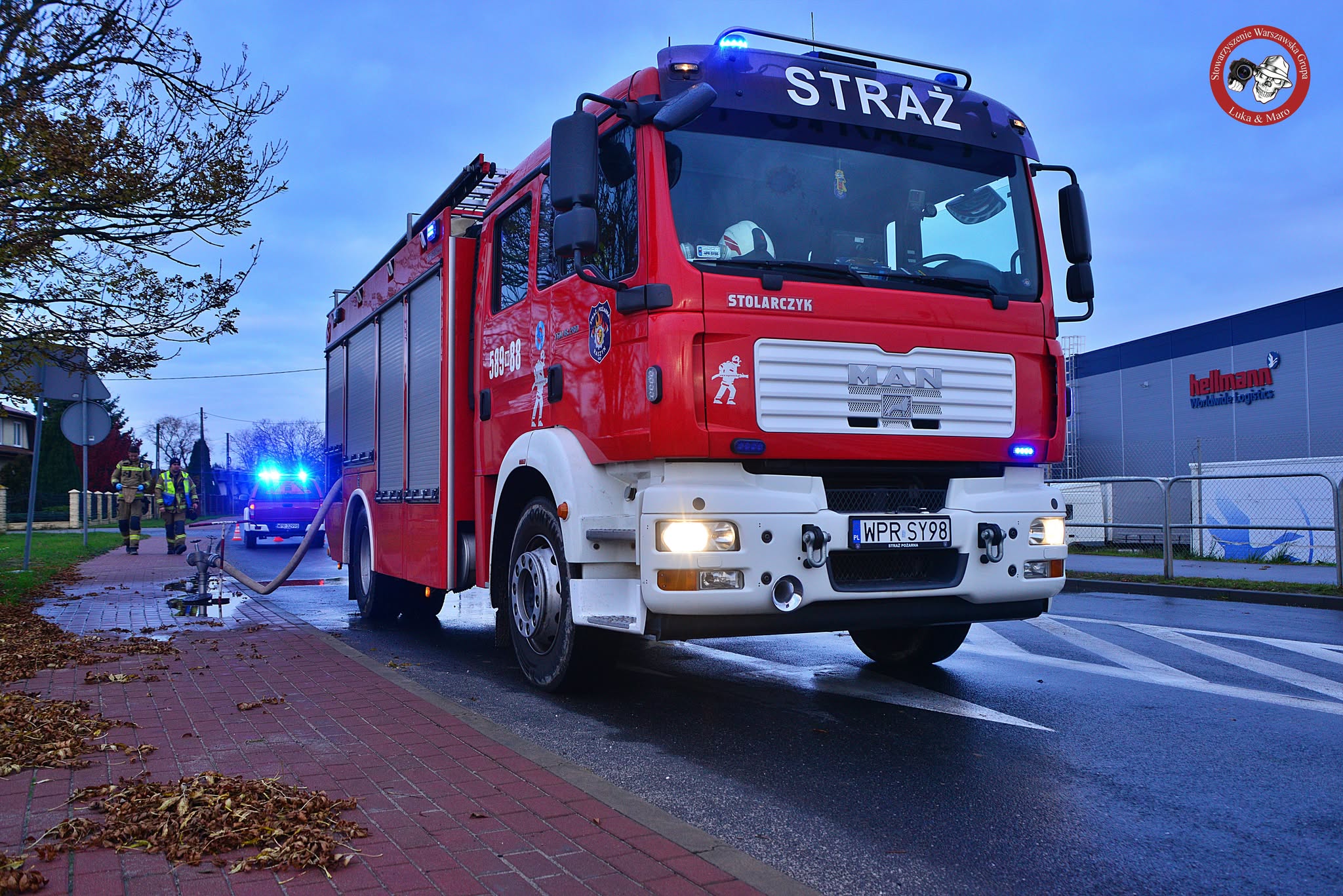 Potężny pożar składowiska odpadów. Ogień wciąż się rozprzestrzenia, służby apelują do mieszkańców