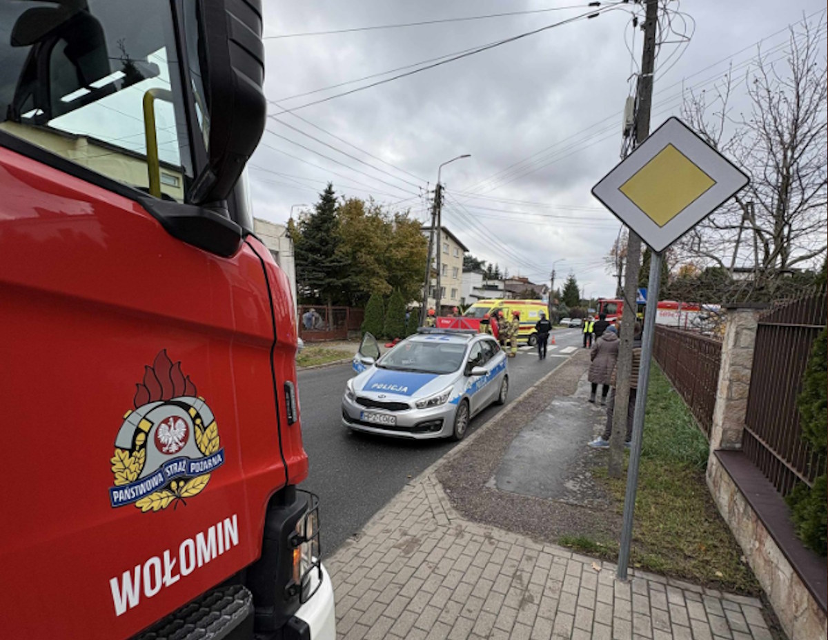 Tragedia w Zielonce. Nie żyje rowerzystka potrącona przez ciężarówkę. Na miejscu LPR