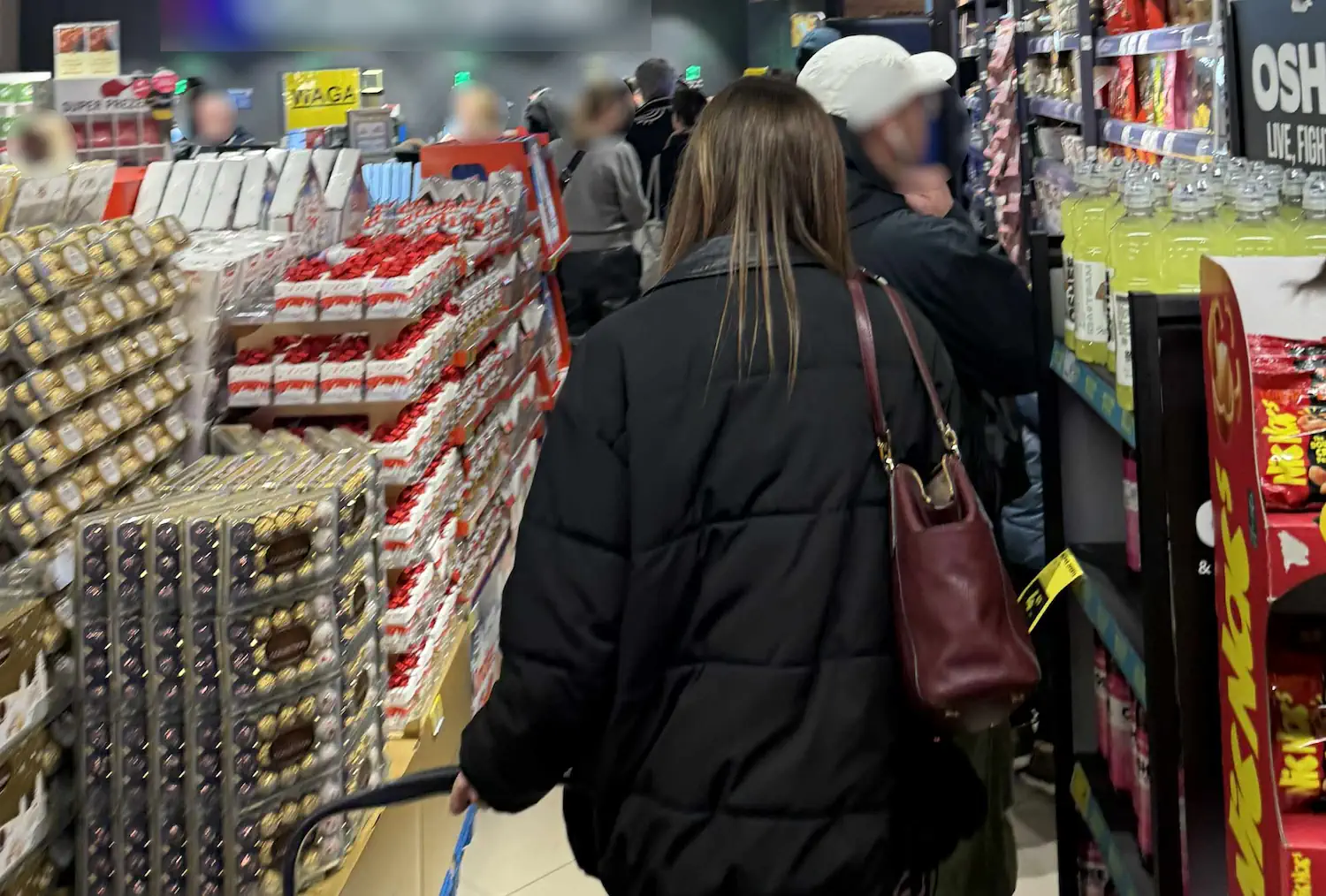 Tłumy w sklepach. Klienci wykupują wszystko przed dwoma dniami przerwy