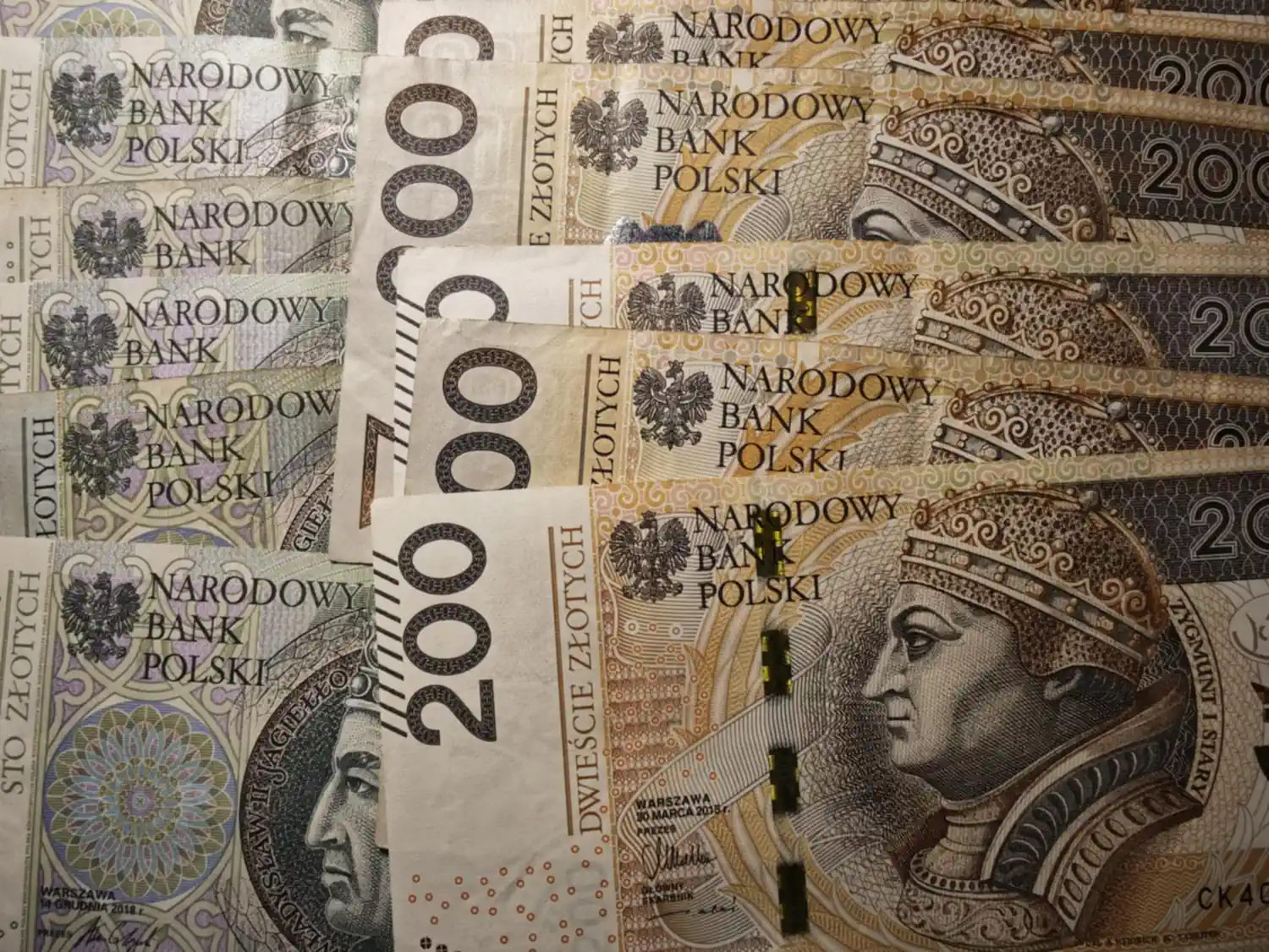 Koniec z tym świadczeniem? Seniorzy i osoby niepełnosprawne będą w szoku. Mogą stracić choćby kilka tysięcy zł miesięcznie