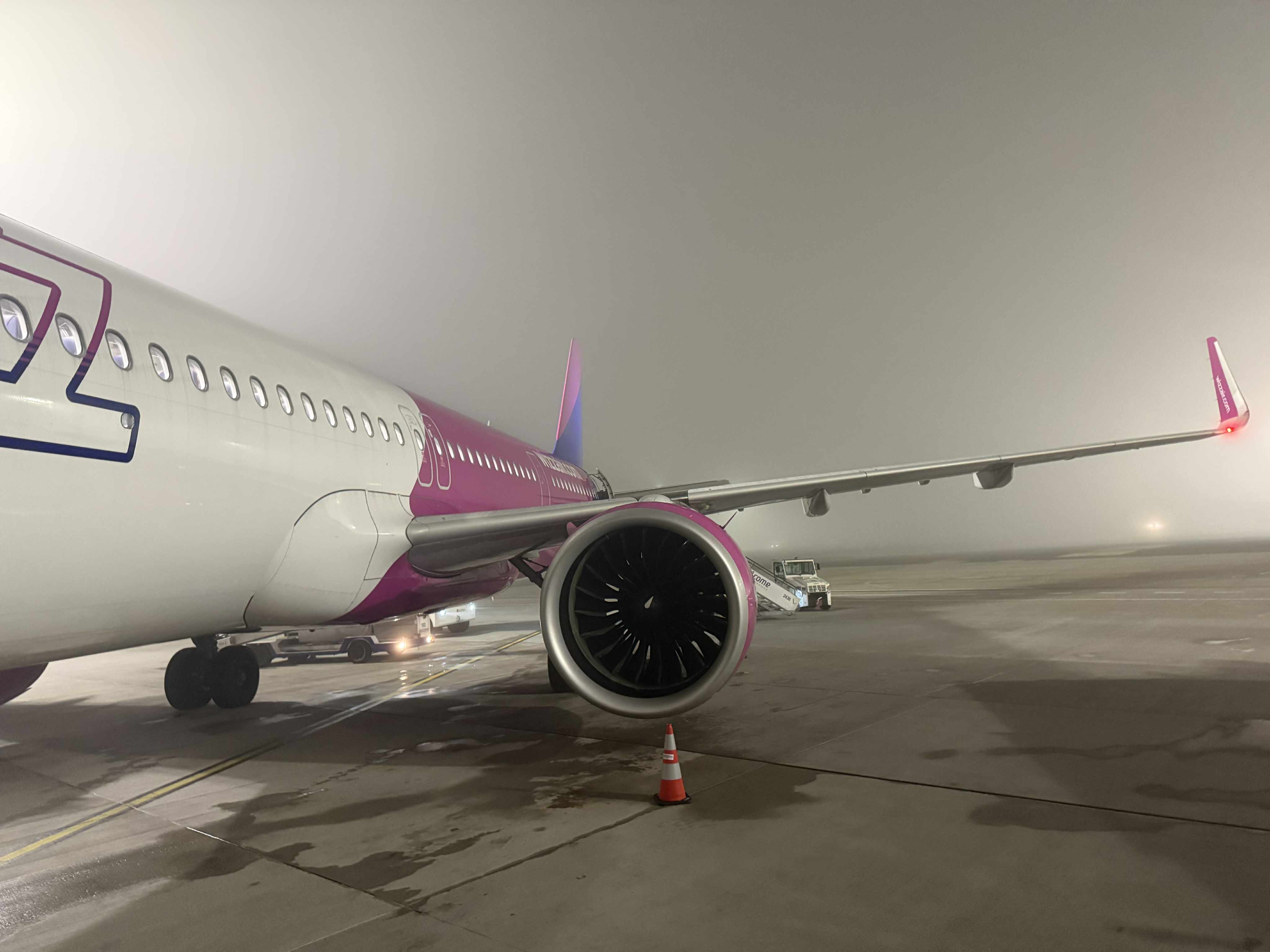 Gęsta mgła nad Warszawą, ale loty realizowane są bez zakłóceń