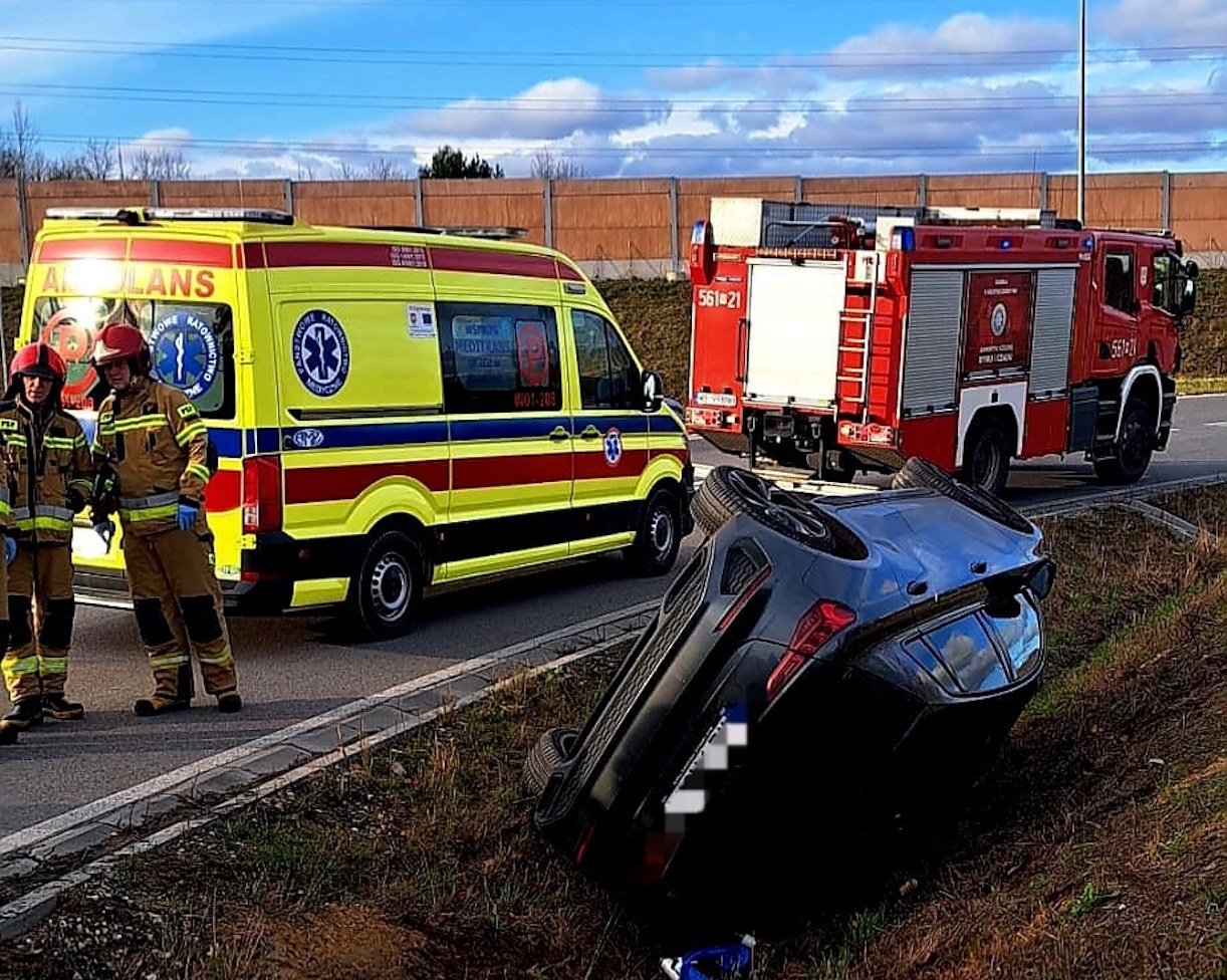 Nie uwierzysz, co zrobił 15-latek pod nieobecność rodziców. Auto wylądowało w rowie, a finał będzie w sądzie